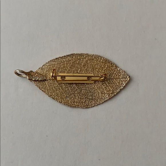 Gold leaf brooch - Picture 2 of 3
